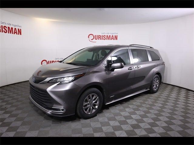 2023 Toyota Sienna LE