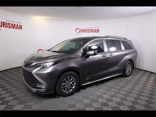 2023 Toyota Sienna LE