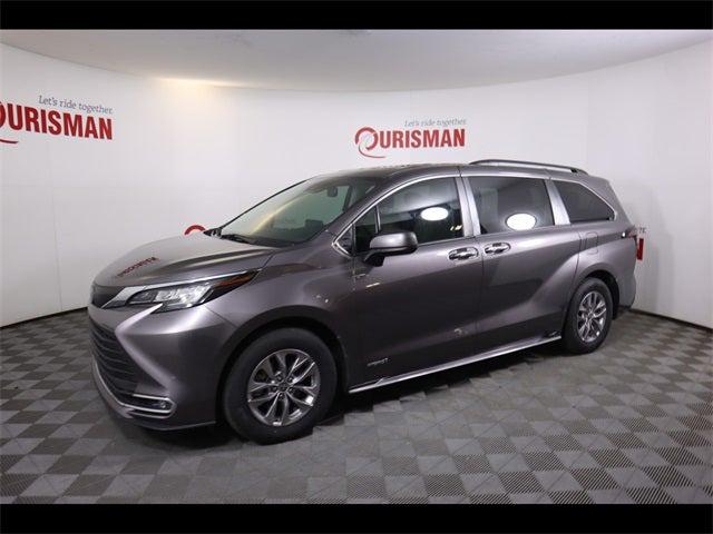 2023 Toyota Sienna LE