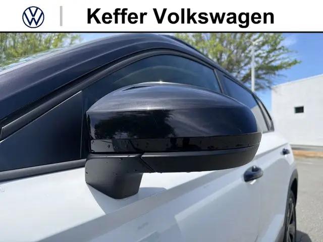 2026 Volkswagen Taos SE Black