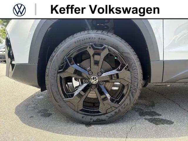 2026 Volkswagen Taos SE Black