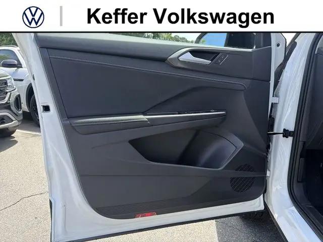 2026 Volkswagen Taos SE Black