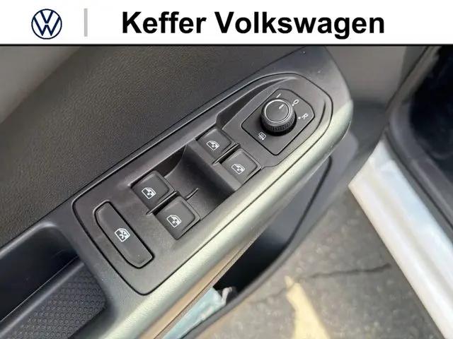 2026 Volkswagen Taos SE Black