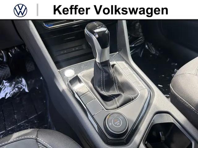 2026 Volkswagen Taos SE Black