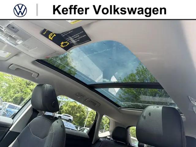2026 Volkswagen Taos SE Black