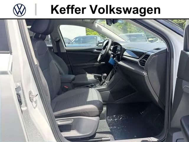 2026 Volkswagen Taos SE Black