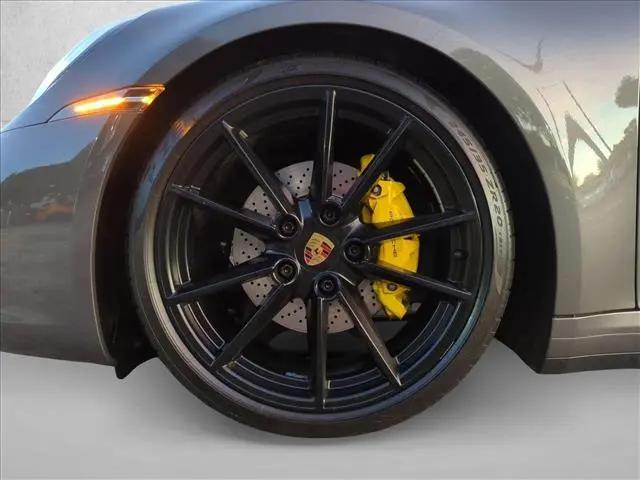 2020 Porsche 911 Carrera