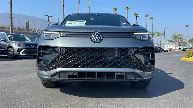 2025 Volkswagen Tiguan 2.0T SE R-Line Black