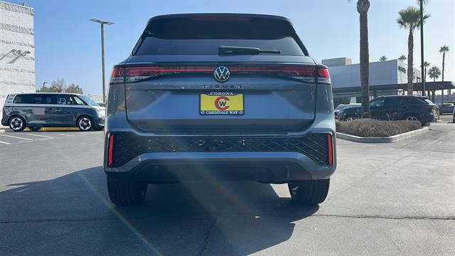 2025 Volkswagen Tiguan 2.0T SE R-Line Black