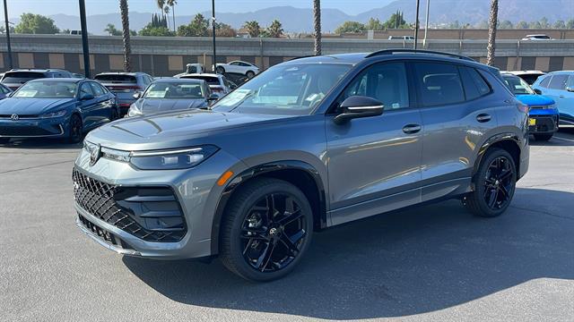 2025 Volkswagen Tiguan 2.0T SE R-Line Black