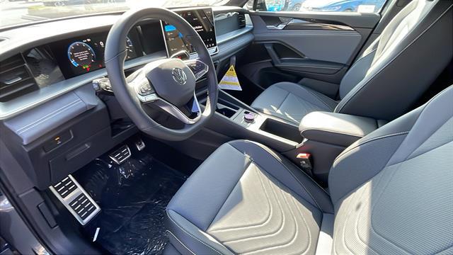 2025 Volkswagen Tiguan 2.0T SE R-Line Black