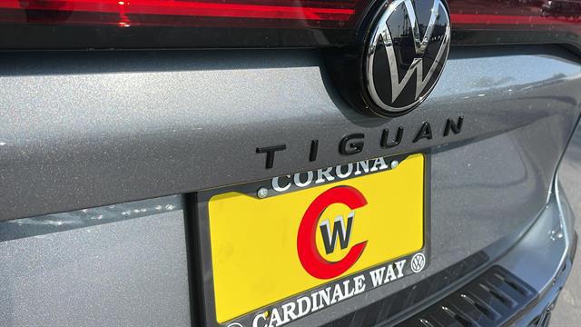 2025 Volkswagen Tiguan 2.0T SE R-Line Black