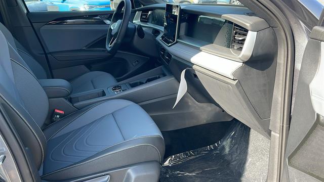 2025 Volkswagen Tiguan 2.0T SE R-Line Black