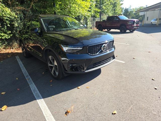 2025 Volvo XC40 B5 Plus Dark Theme