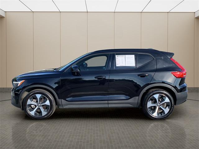 2025 Volvo XC40 B5 Plus Dark Theme 2025 Volvo XC40 B5 Plus Dark Theme