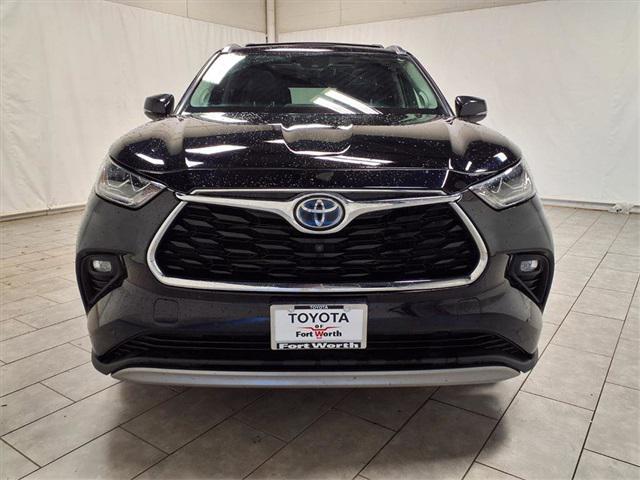 2022 Toyota Highlander Hybrid Platinum