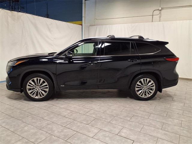 2022 Toyota Highlander Hybrid Platinum