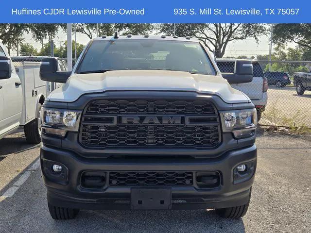 2023 RAM 3500 Tradesman Crew Cab 4x4 8 Box