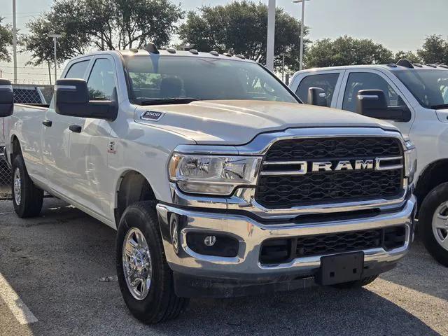 2023 RAM 3500 Tradesman Crew Cab 4x4 8 Box