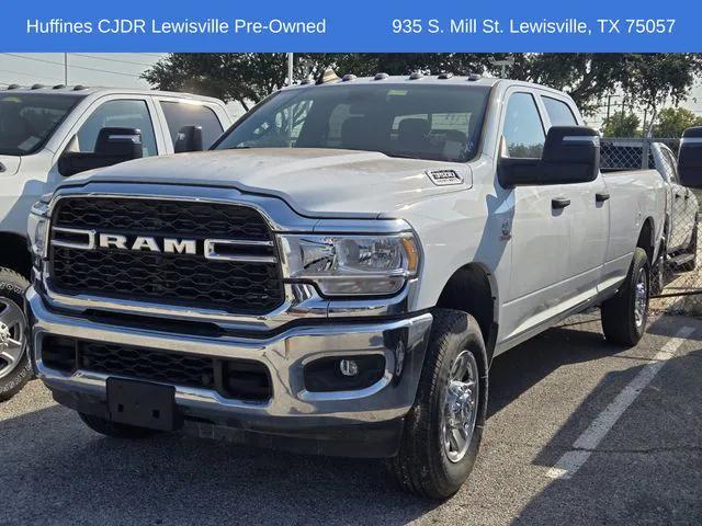 2023 RAM 3500 Tradesman Crew Cab 4x4 8 Box