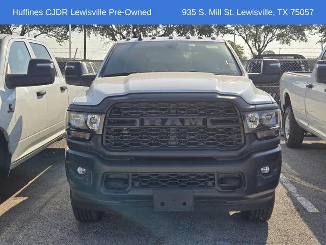 2023 RAM 3500 Tradesman Crew Cab 4x4 8 Box