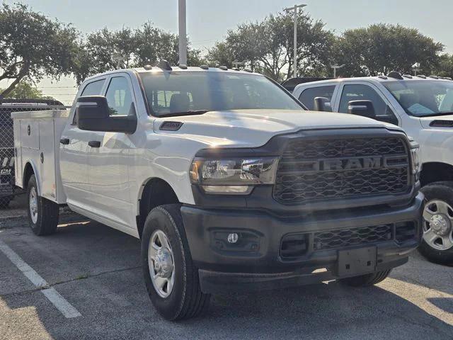 2023 RAM 3500 Tradesman Crew Cab 4x4 8 Box