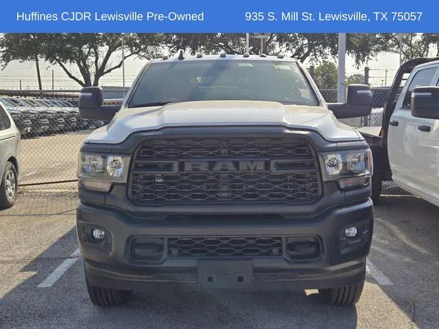2023 RAM 3500 Tradesman Crew Cab 4x4 8 Box