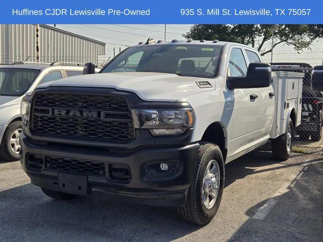 2023 RAM 3500 Tradesman Crew Cab 4x4 8 Box