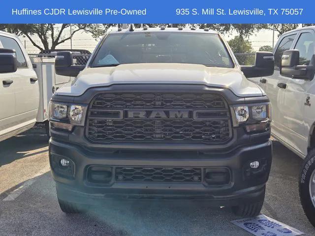 2023 RAM 3500 Tradesman Crew Cab 4x4 8 Box