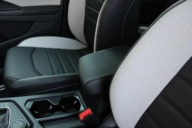 2025 Volkswagen Taos 1.5T SEL