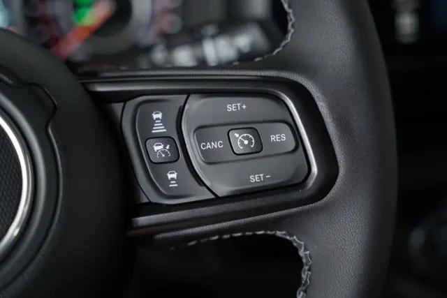 2025 Jeep Wrangler 4-Door Summit 4x4