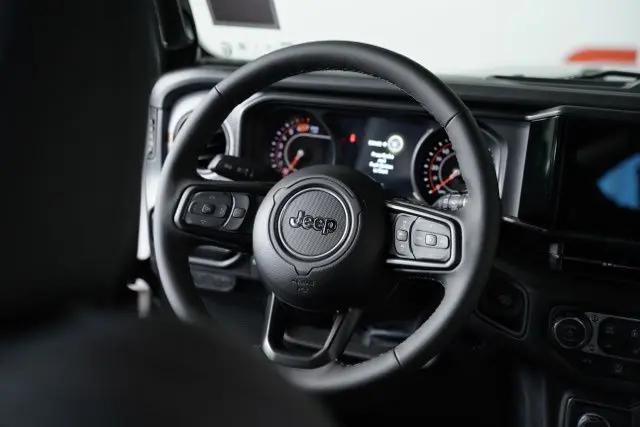 2025 Jeep Wrangler 4-Door Summit 4x4