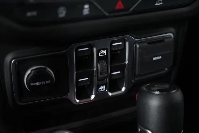 2025 Jeep Wrangler 4-Door Summit 4x4