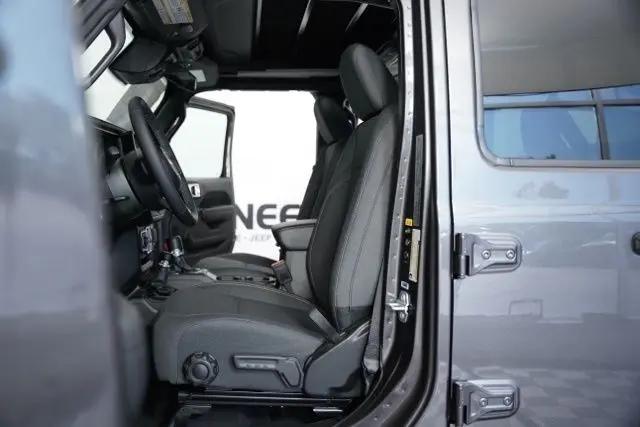 2025 Jeep Wrangler 4-Door Summit 4x4