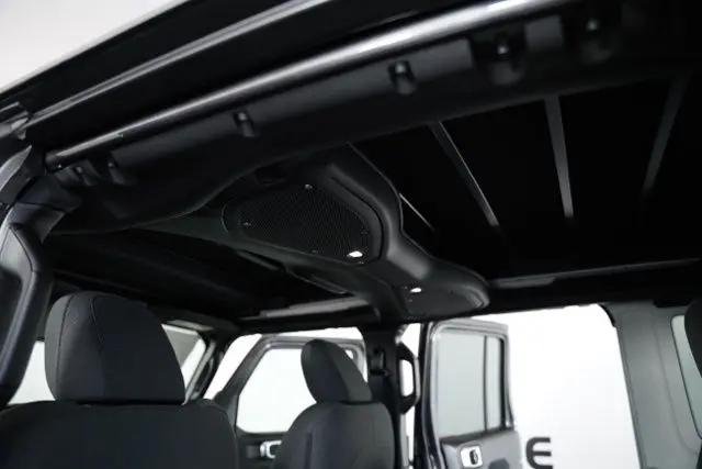 2025 Jeep Wrangler 4-Door Summit 4x4