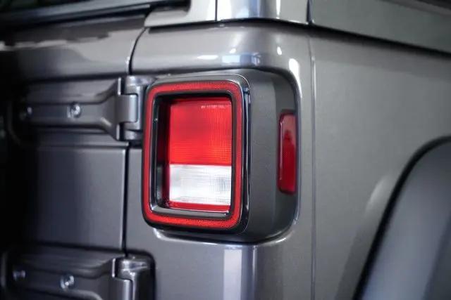 2025 Jeep Wrangler 4-Door Summit 4x4