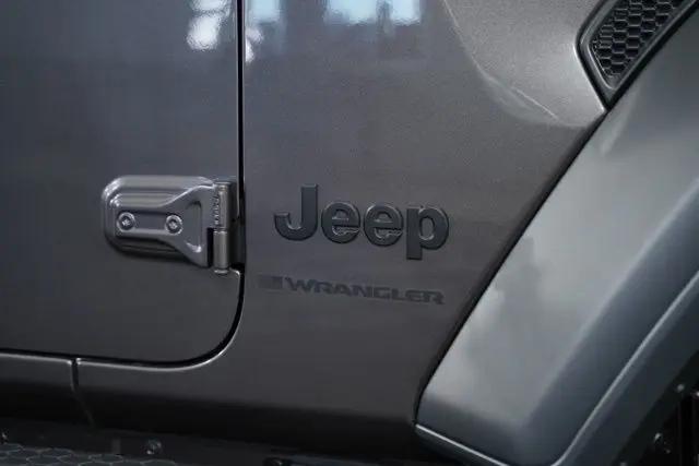 2025 Jeep Wrangler 4-Door Summit 4x4