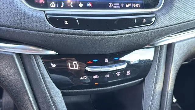 2022 Cadillac XT5 AWD Premium Luxury