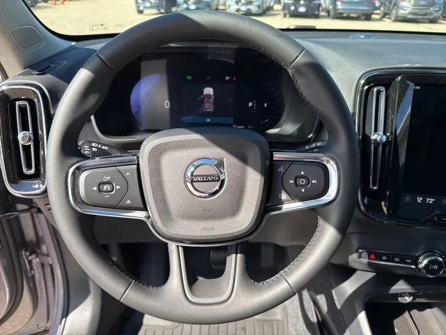 2026 Volvo XC40 Plus, B5 AWD Gas mild hybrid, Dark