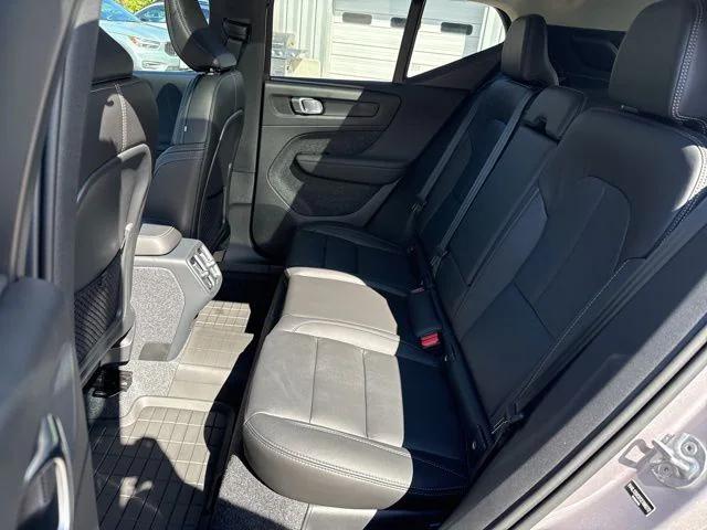 2026 Volvo XC40 Plus, B5 AWD Gas mild hybrid, Dark