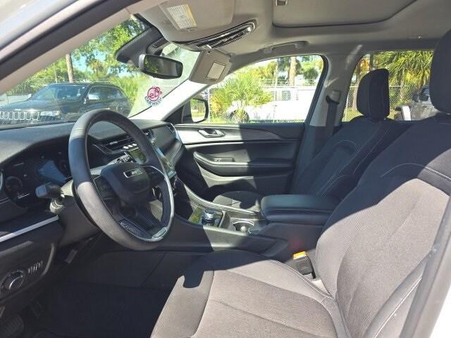 2024 Jeep Grand Cherokee L Laredo X 4x2