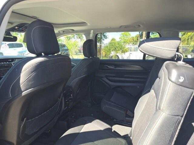 2024 Jeep Grand Cherokee L Laredo X 4x2