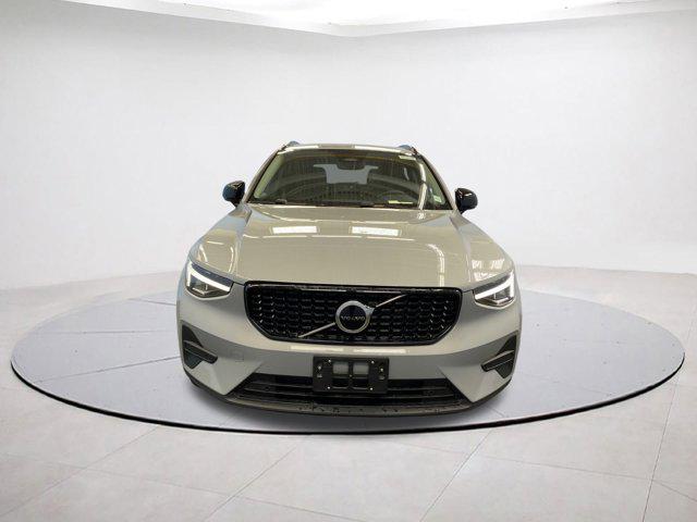 2026 Volvo XC40 B5 Core