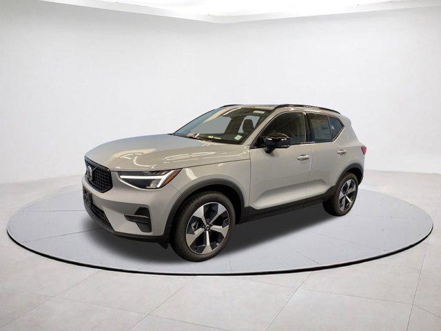 2026 Volvo XC40 B5 Core