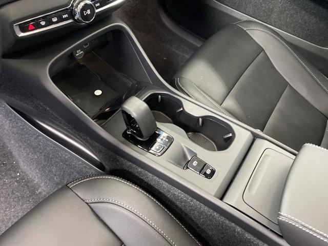 2026 Volvo XC40 B5 Core
