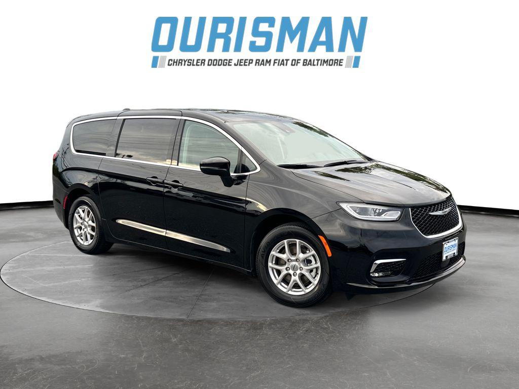 2024 Chrysler Pacifica Touring L's photo