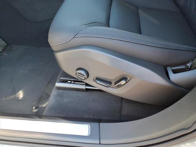 2026 Volvo XC90 Plus, B6 AWD Gas (mild hybrid), Gasoline, Bright, 7 Seats