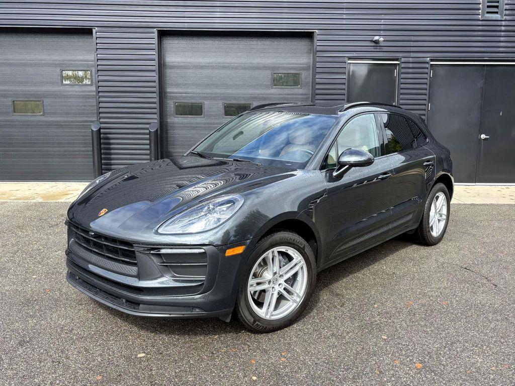/2022 Porsche Macan