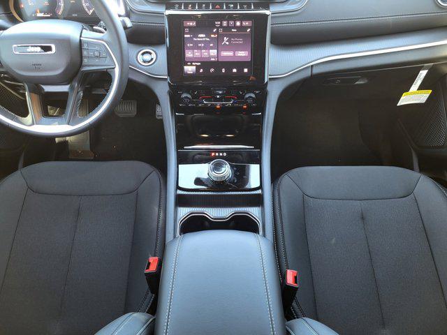 2025 Jeep Grand Cherokee Laredo X 4x4
