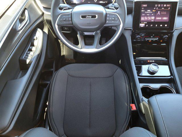 2025 Jeep Grand Cherokee Laredo X 4x4